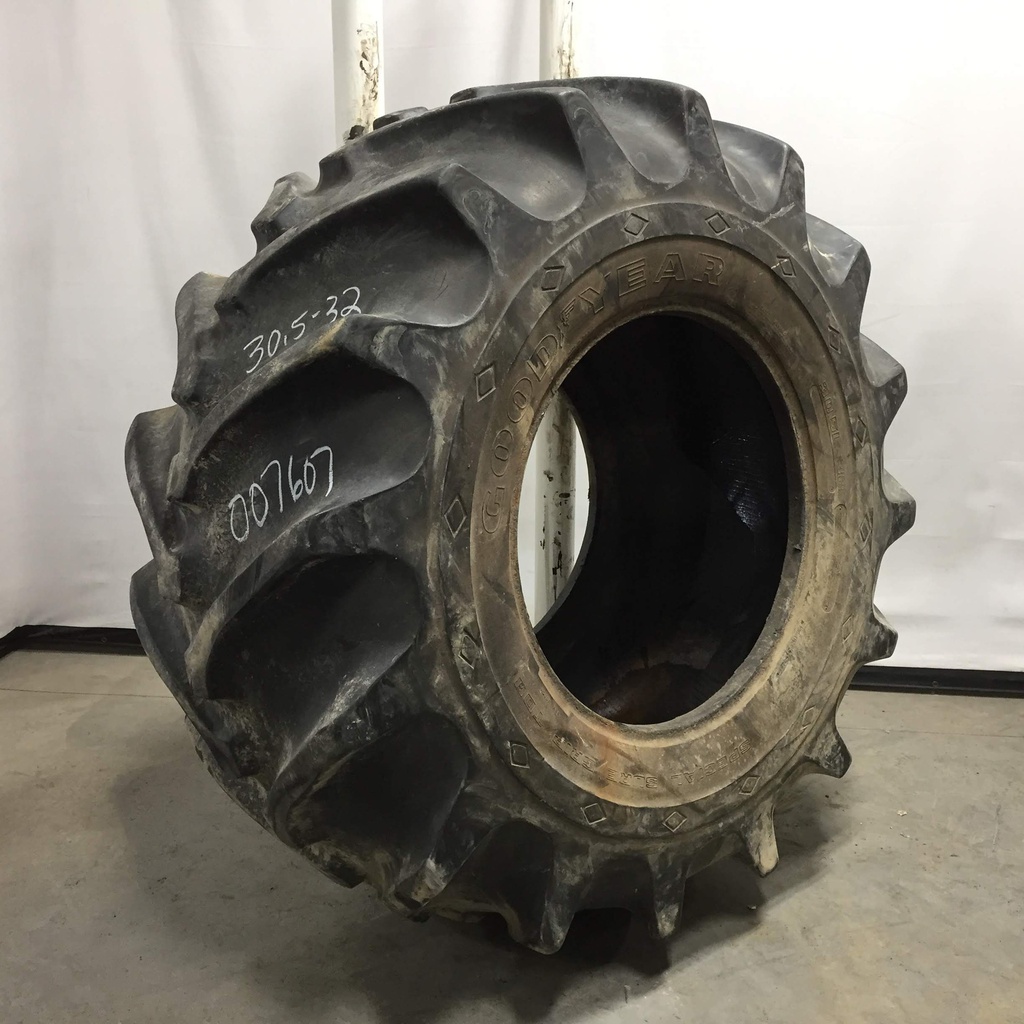 30.5/L-32 Goodyear Farm Special Sure Grip TD8 R-2, E (10 Ply) 50%