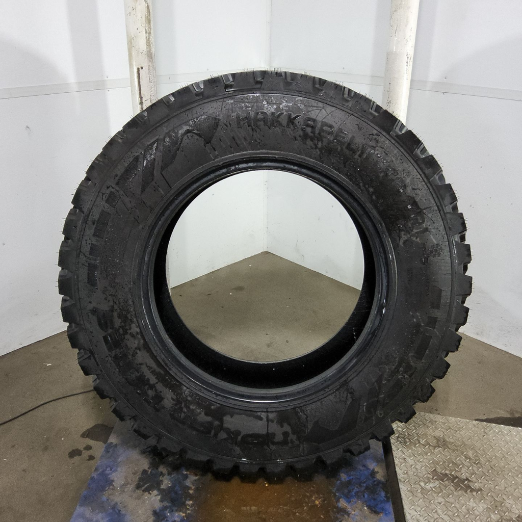 360/80R28 Nokian Hakkapeliitta TRI R-1 142D 95%
