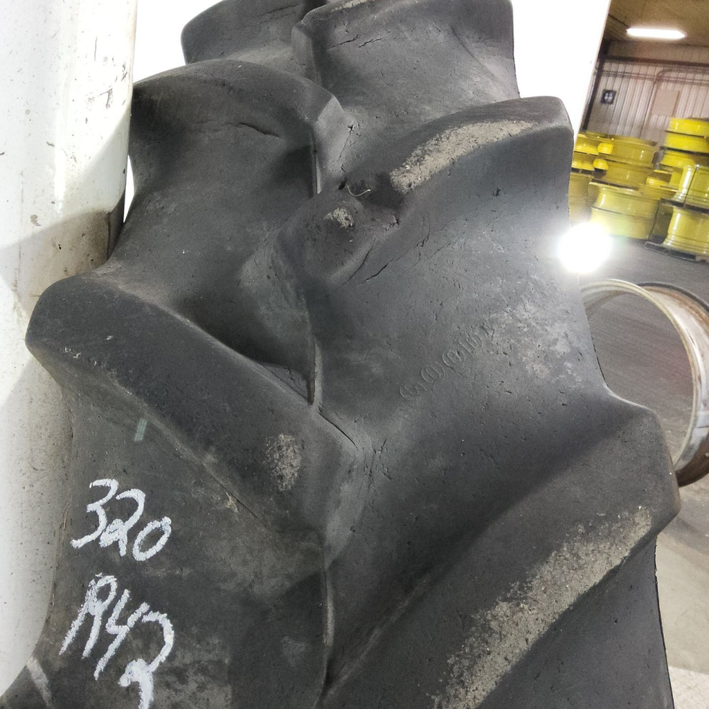 320/90R42 Goodyear Farm DT800 Optitrac R-1W 147B 60%