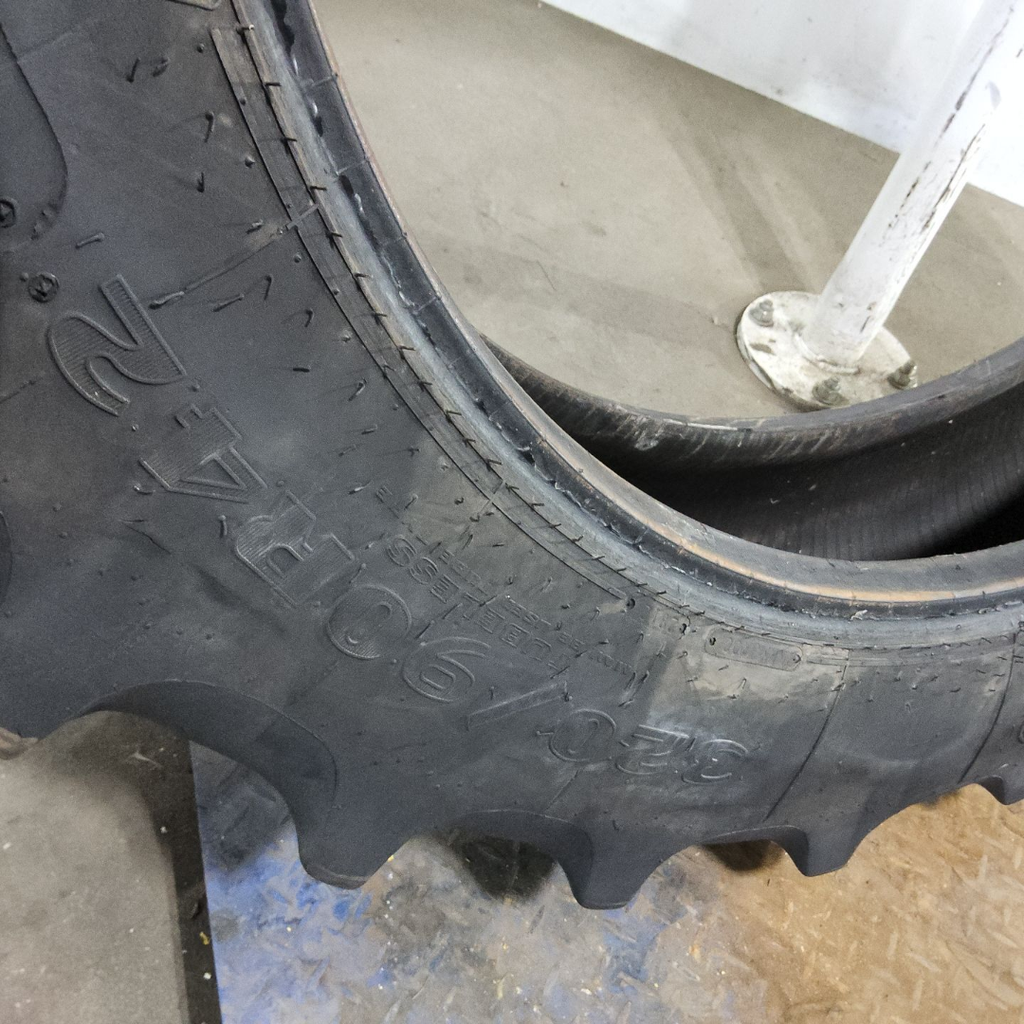 320/90R42 Goodyear Farm DT800 Optitrac R-1W 147B 60%