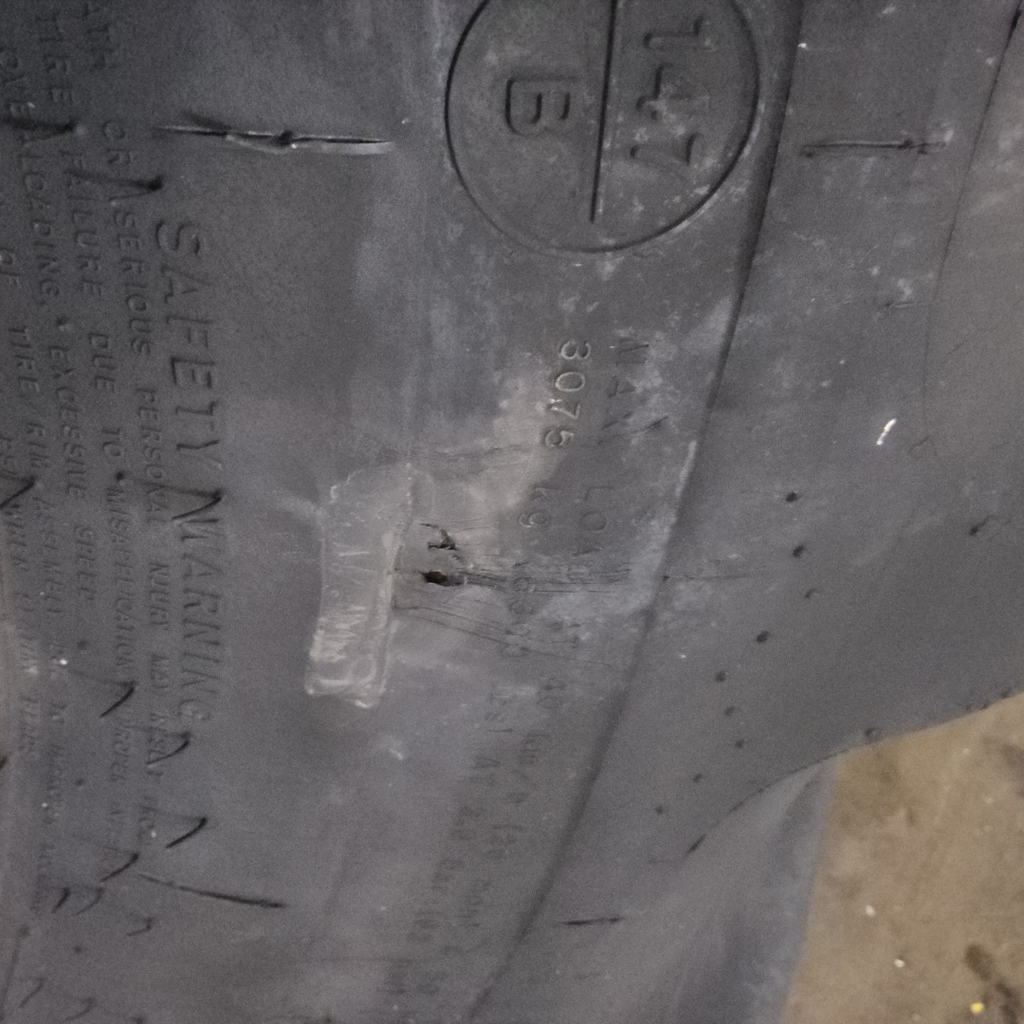320/90R42 Goodyear Farm DT800 Optitrac R-1W 147B 60%