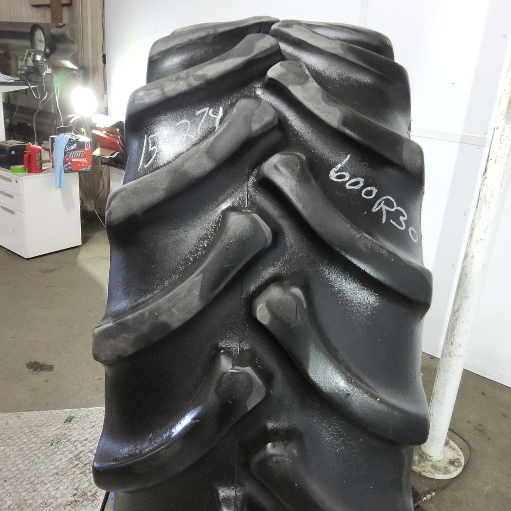 600/70R30 Firestone Radial All Traction DT R-1W 152B 70%