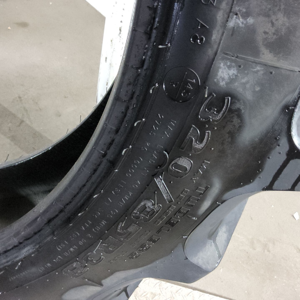 320/85R38 Goodyear Farm DT800 Super Traction R-1W 143A8