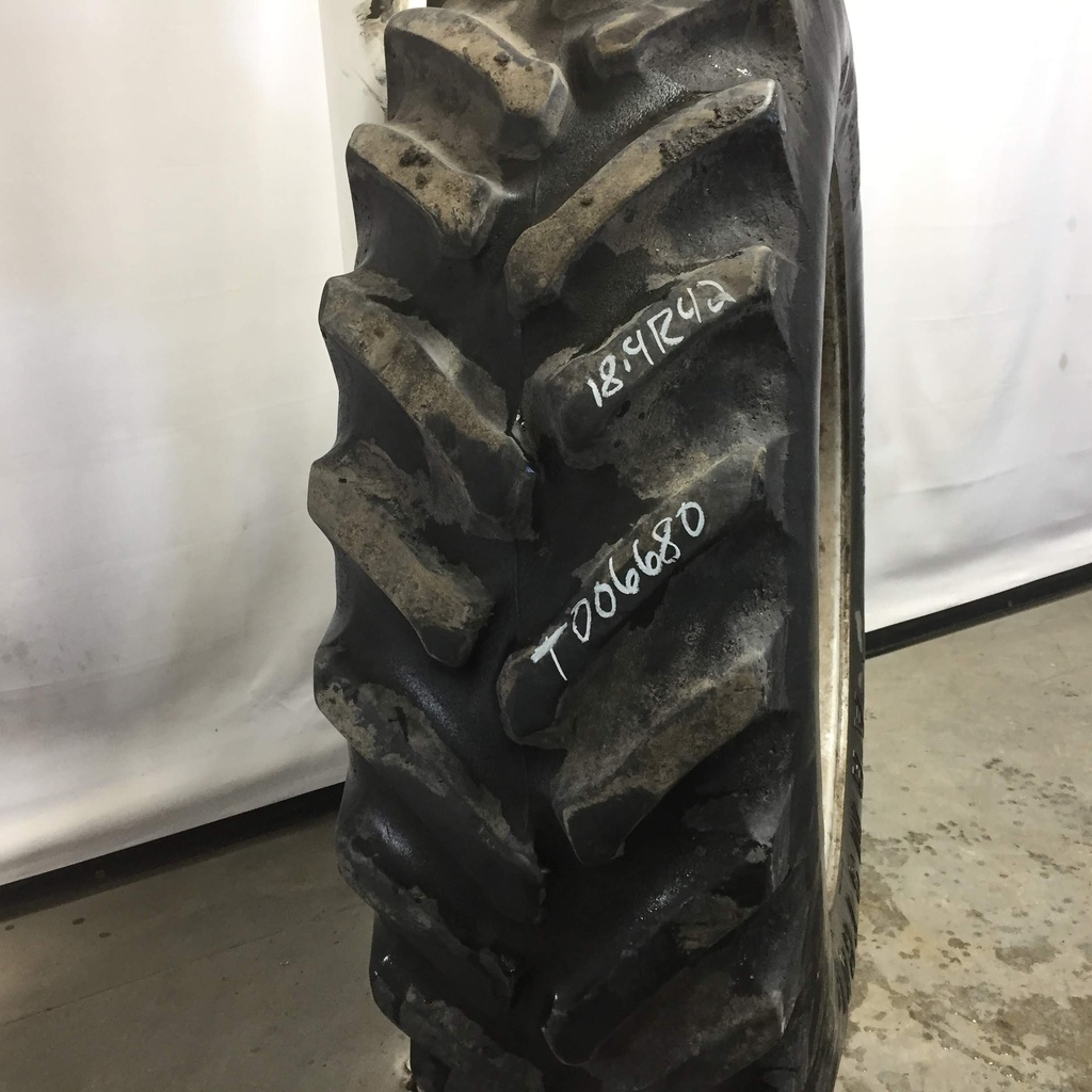 18.4/R42 Armstrong Hi Traction Lug Radial R-1 on Case IH Silver Mist 0-Hole Double Bevel 42" Cast 60%