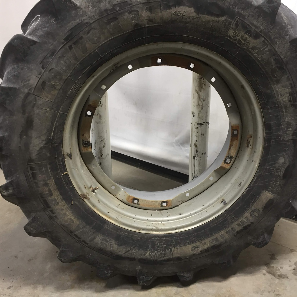 480/70R34 Michelin OmniBib R-1W on Case IH Silver Mist 8-Hole Waffle Wheel (Groups of 2 bolts) 70%