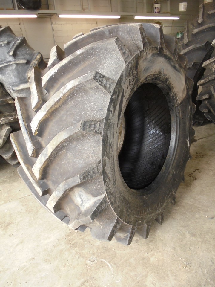 600/55-26.5 Trelleborg T414 R-1W 148 A8 99%