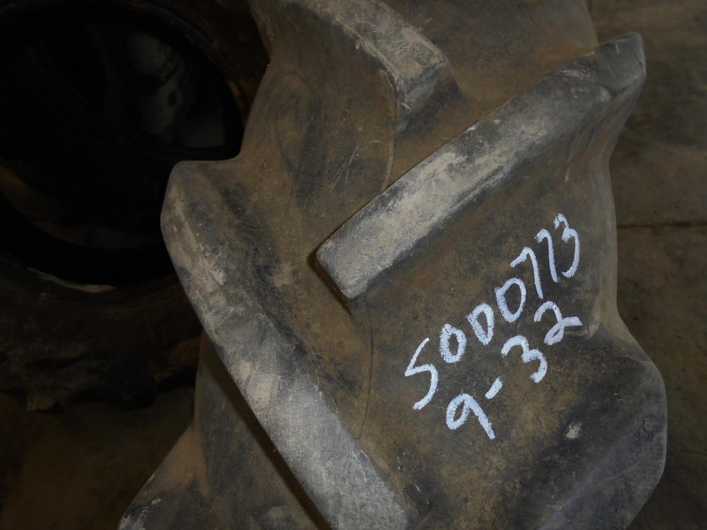 9/-32 Goodyear Farm Traction Sure Grip R-1 80%