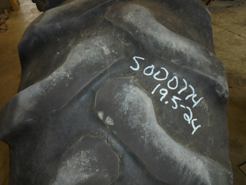 19.5/L-24 Goodyear Farm IT525 R-4, E (10 Ply) 50%