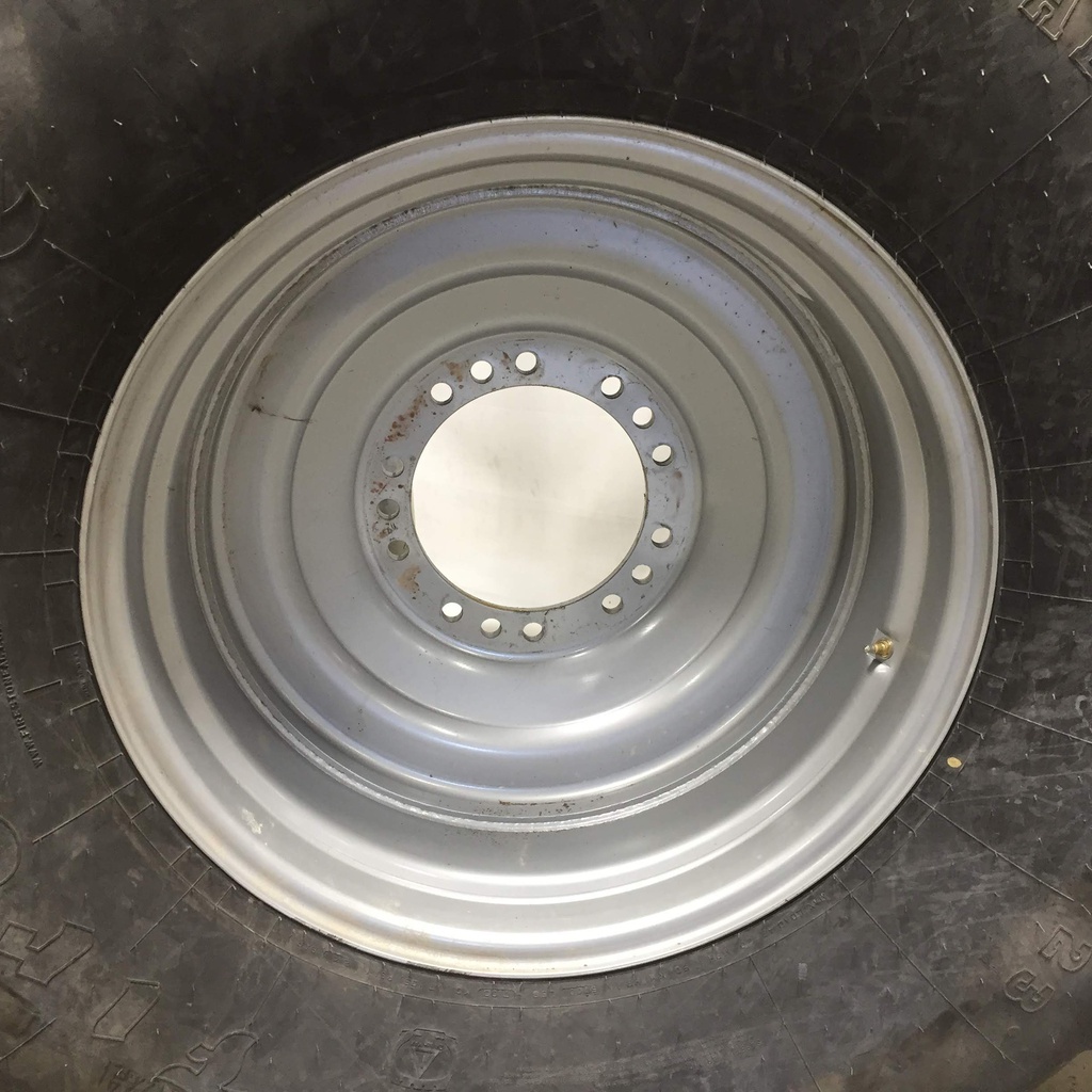 900/60R32 Firestone Radial All Traction 23 R-1 on Case IH Silver Mist 20-Hole Flat Plate 99%