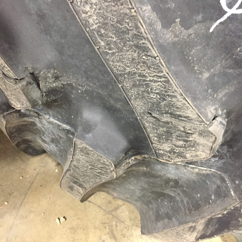 900/60R32 Firestone Radial All Traction 23 R-1 on Case IH Silver Mist 20-Hole Flat Plate 99%