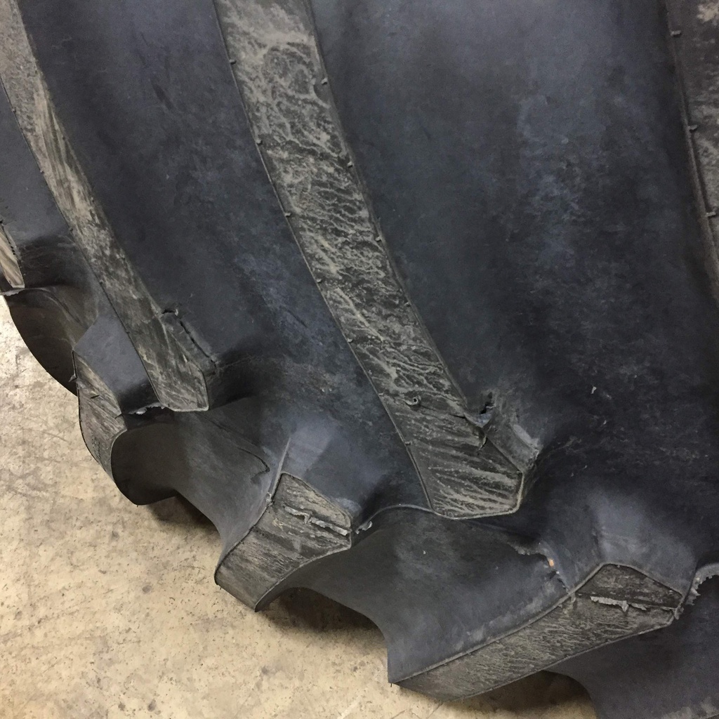 900/60R32 Firestone Radial All Traction 23 R-1 on Case IH Silver Mist 20-Hole Flat Plate 99%