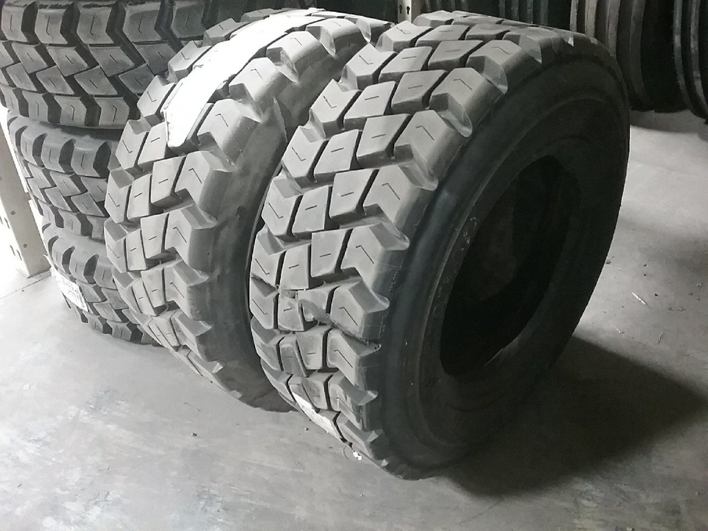 12/-16.5 Bandag Bandag Drive Mix 99%
