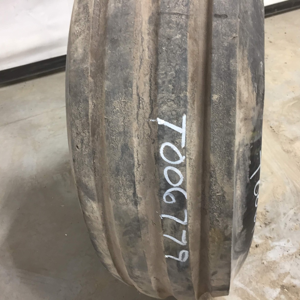 11.00/-16 Firestone Champion Guide Grip 3-Rib F-2, D (8 Ply) 30%