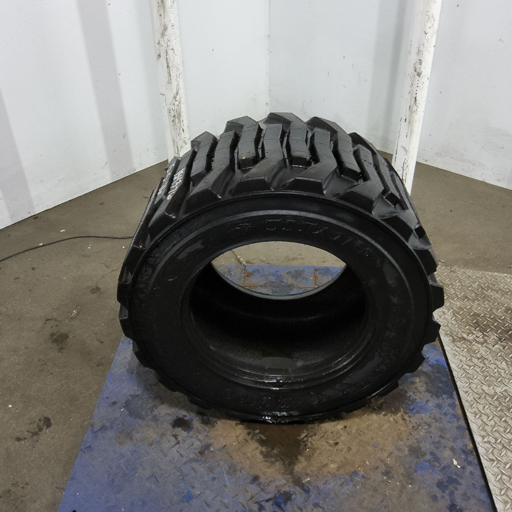 31x15.50-16.5NHS Titan Farm HD2000 II SS R-4 D (8 Ply), 95%