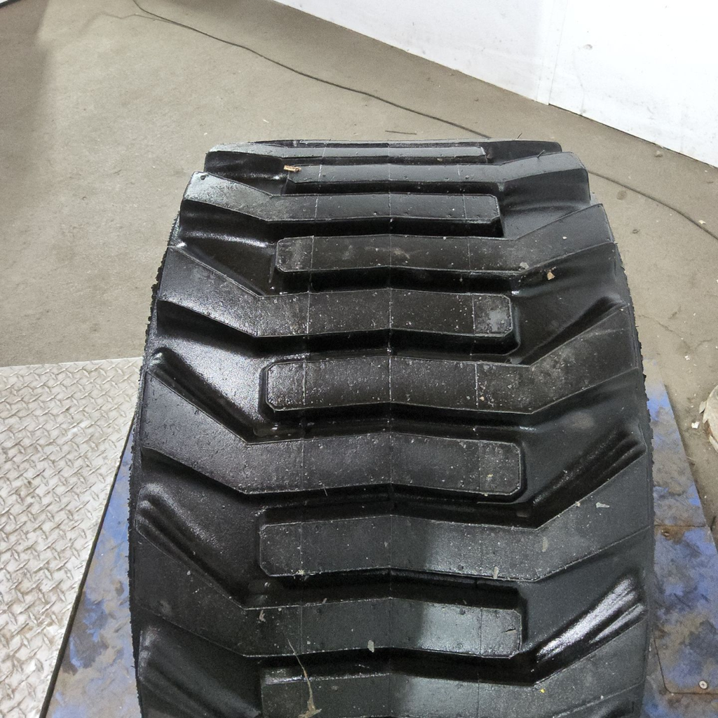 31x15.50-16.5NHS Titan Farm HD2000 II SS R-4 D (8 Ply), 95%