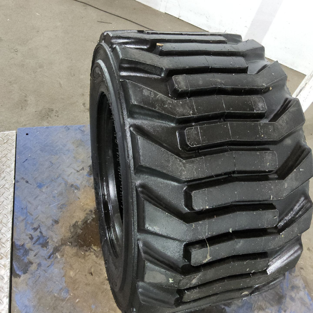 31x15.50-16.5NHS Titan Farm HD2000 II SS R-4 D (8 Ply), 95%