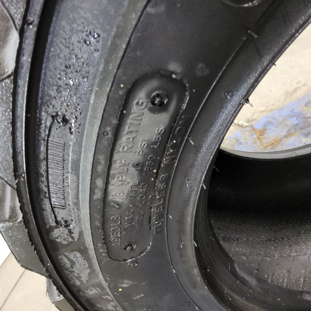 31x15.50-16.5NHS Titan Farm HD2000 II SS R-4 D (8 Ply), 95%