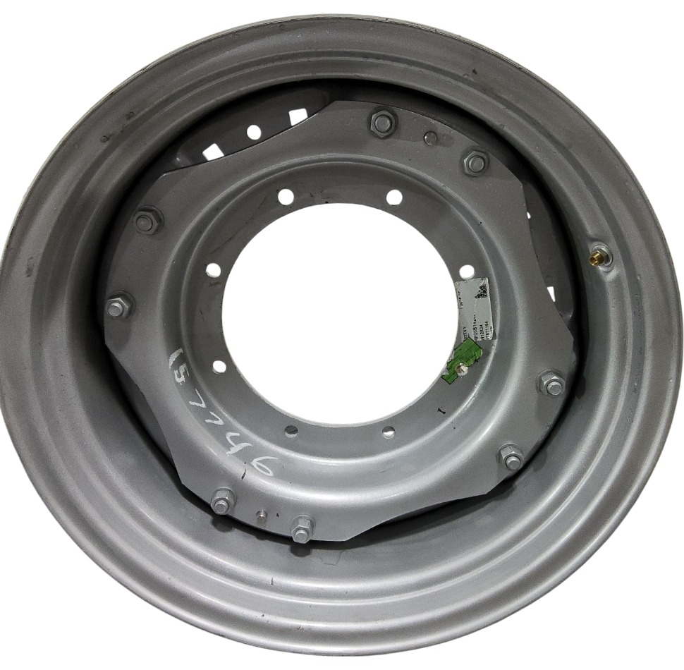 8-Hole Waffle Disc (Groups of 2 Bolts) Center for 24" Rim, Case IH Silver Mist