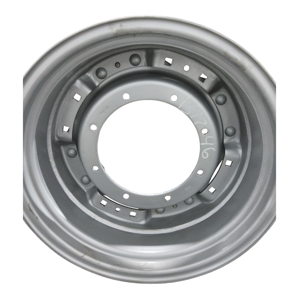 8-Hole Waffle Disc (Groups of 2 Bolts) Center for 24" Rim, Case IH Silver Mist