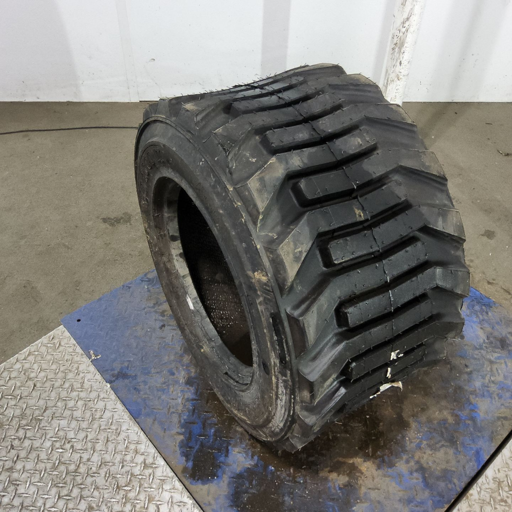 31x15.50-16.5NHS Titan Farm HD2000 II SS R-4 D (8 Ply), 99%