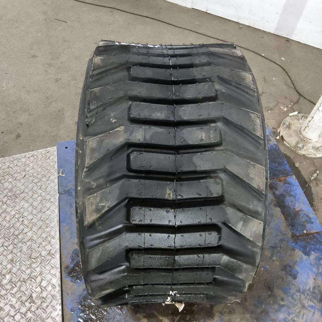 31x15.50-16.5NHS Titan Farm HD2000 II SS R-4 D (8 Ply), 99%