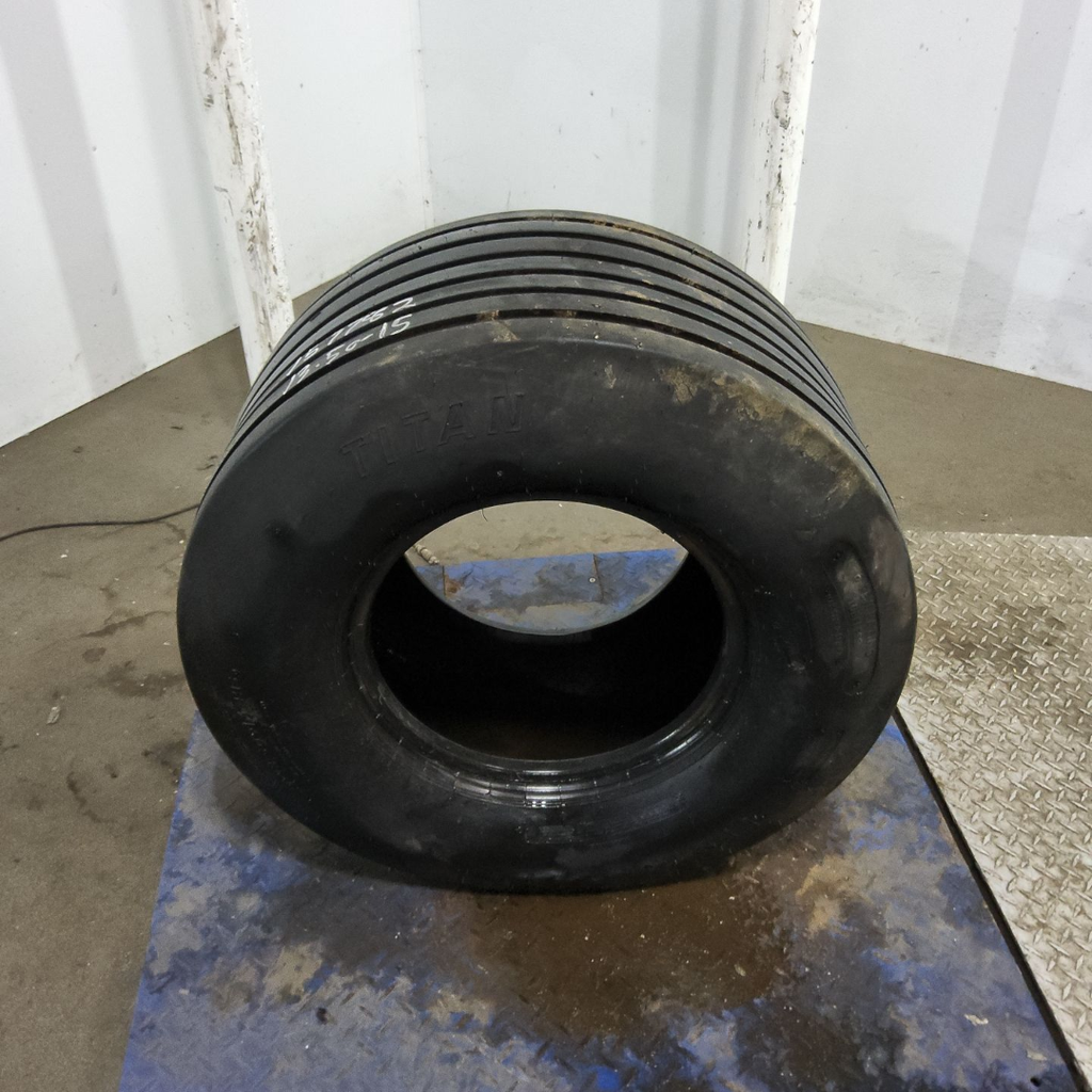 31x13.50-15 Titan Farm Flo-Trac Rib HF-1 C (6 Ply), 99%