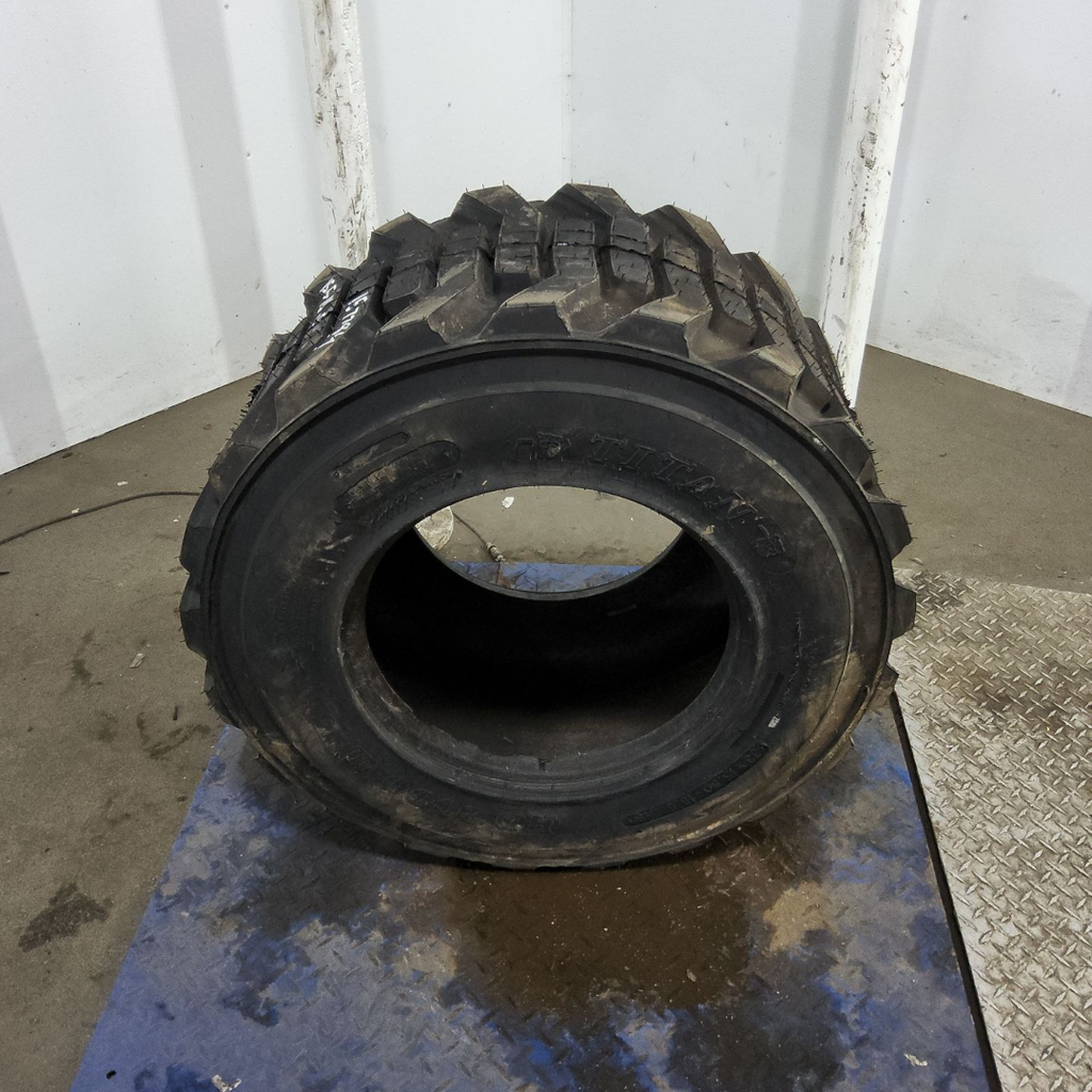 33x15.50-16.5NHS Titan Farm HD2000 II SS R-4 G (14 Ply), 99%
