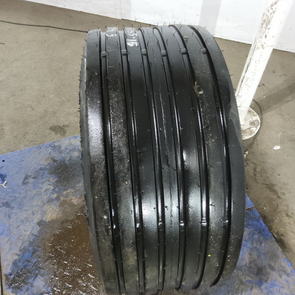 31x13.50-15 Titan Farm Flo-Trac Rib HF-1 G (14 Ply)
