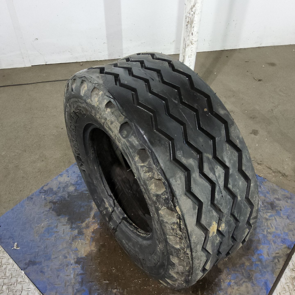 11L-15 BKT Tires Industrial Multi Rib F-3 E (10 Ply), 99%