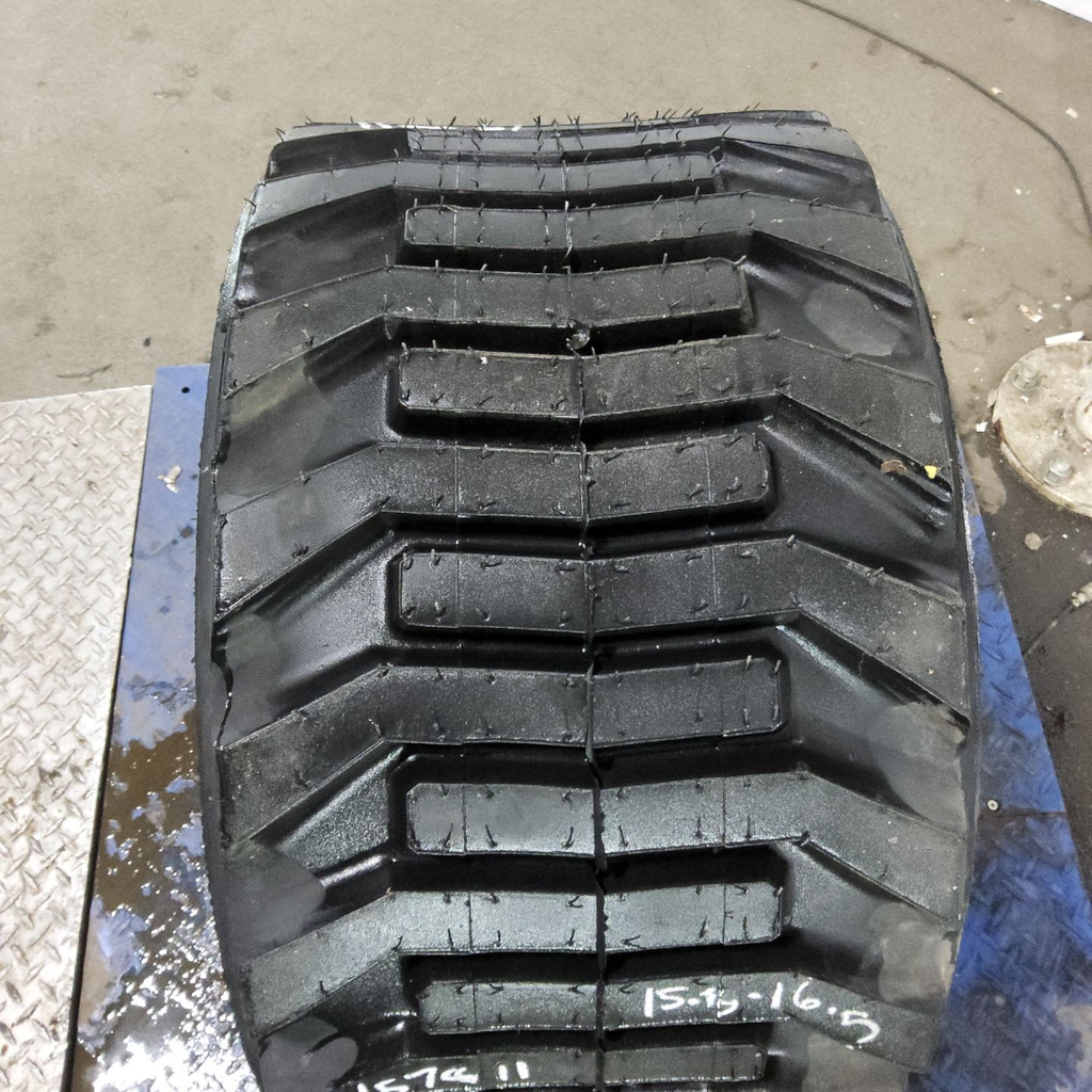 31x15.50-16.5NHS Titan Farm HD2000 II SS R-4 D (8 Ply), 99%