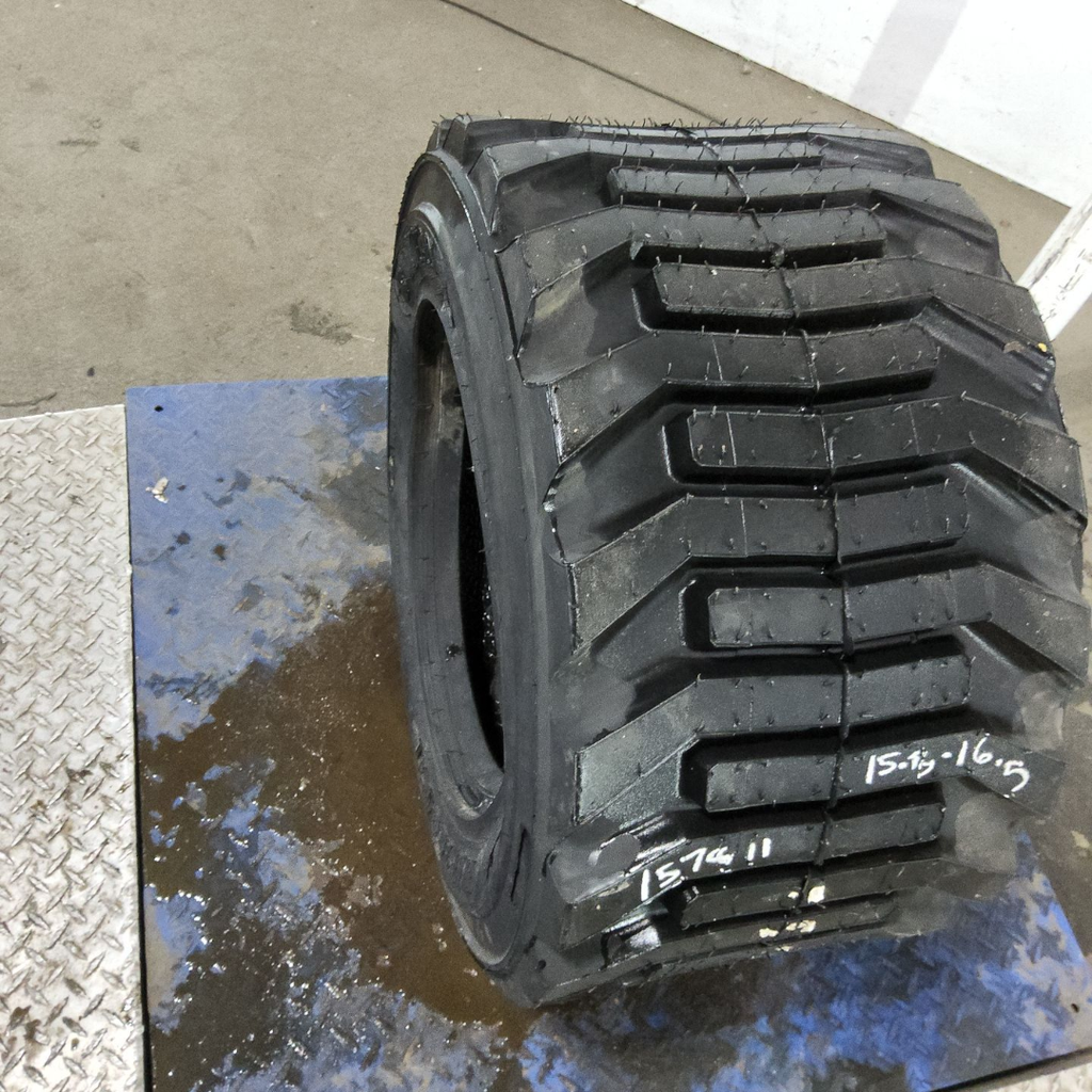 31x15.50-16.5NHS Titan Farm HD2000 II SS R-4 D (8 Ply), 99%