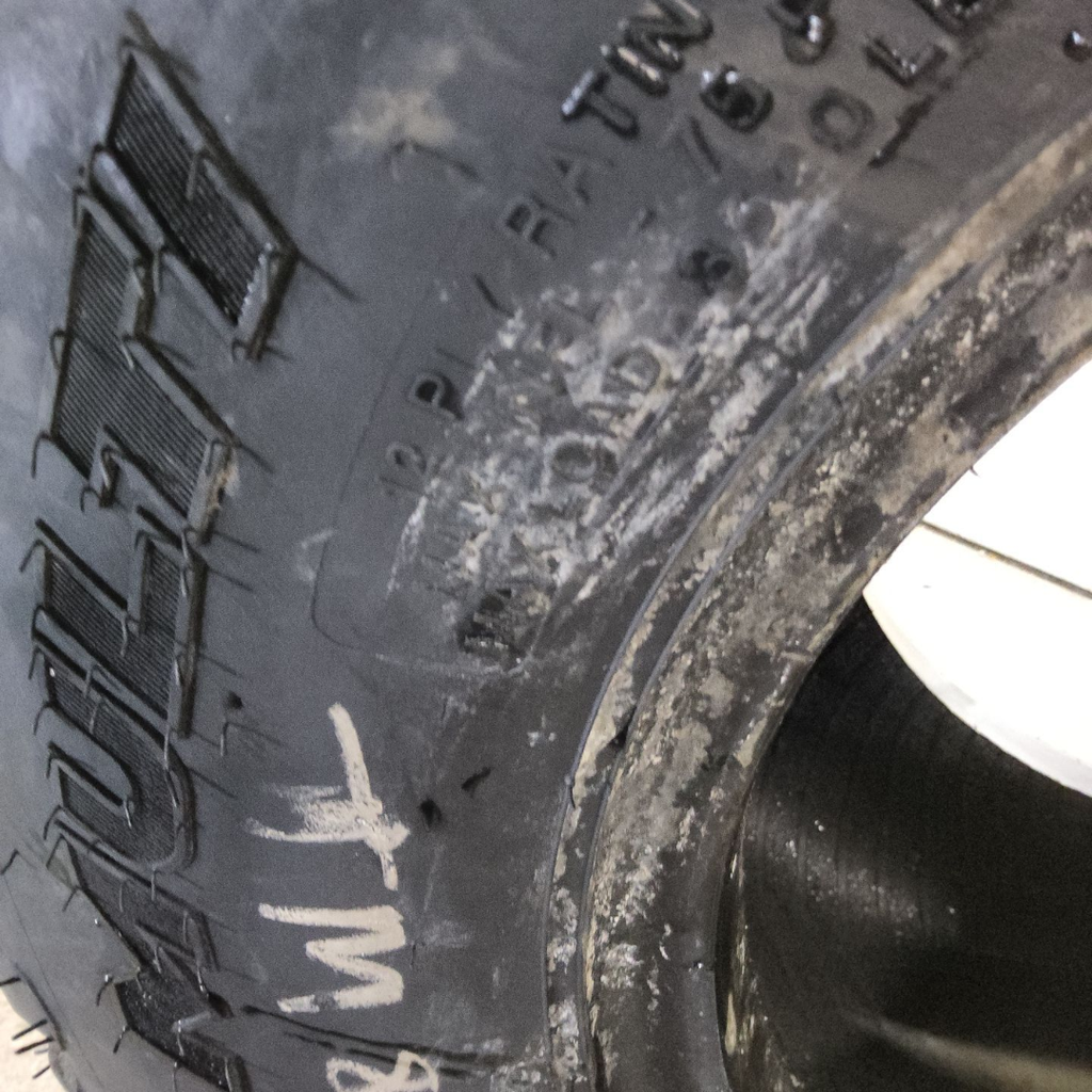 31x13.50-15NHS Titan Farm Multi Trac C/S HF-1 F (12 Ply), 99%