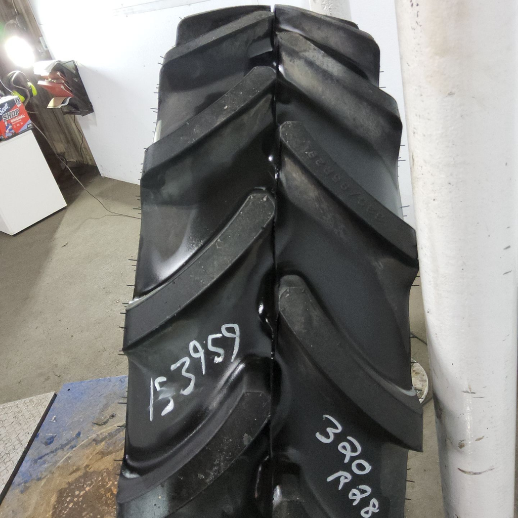 320/85R28 Firestone Performer 85 Extra R-1W 124D 99%