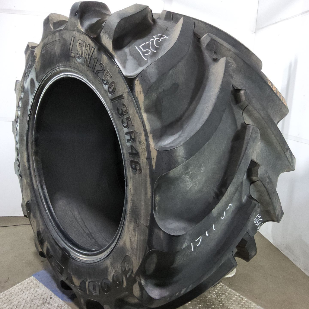 LSW1250/35R46 Goodyear Farm Custom Flo Grip R-2 202B 90%