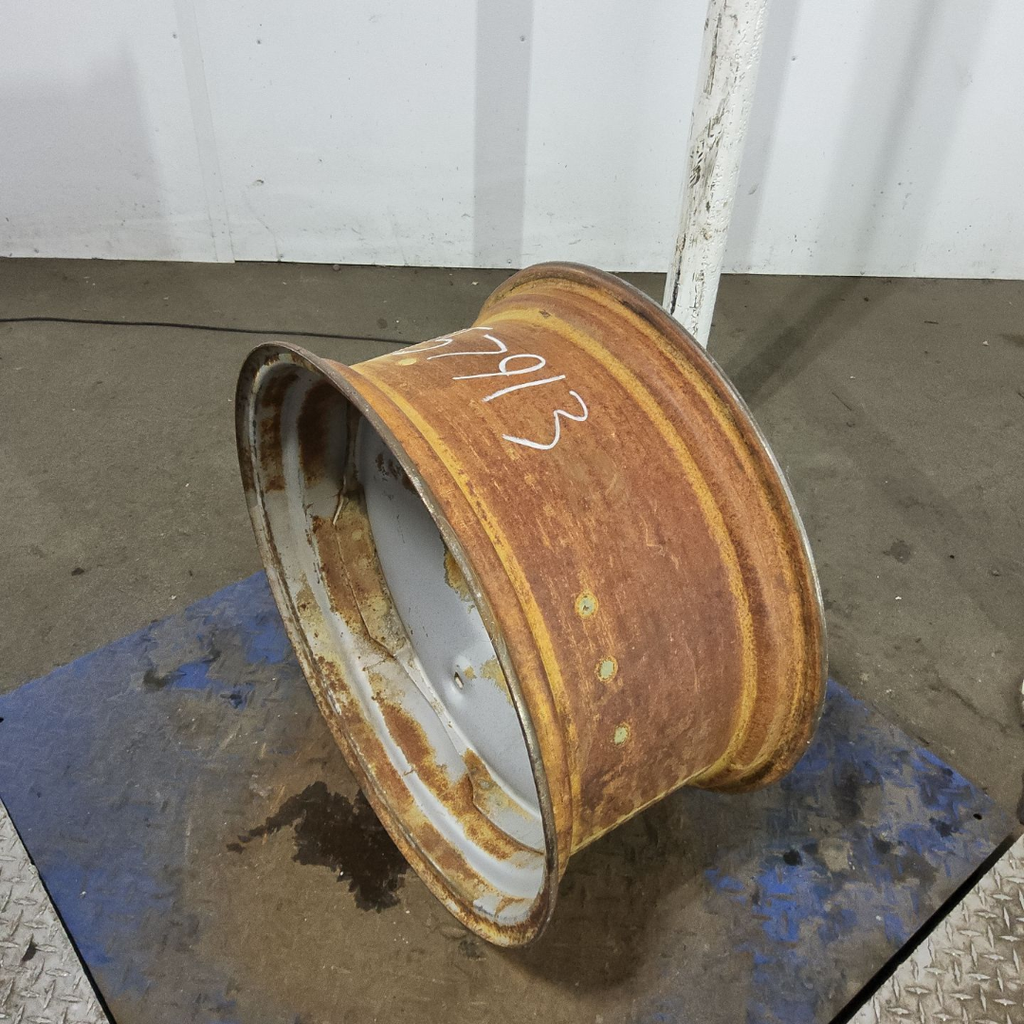 12"W x 24"D, Case IH Silver Mist 8-Hole Formed Plate , 1" Offset