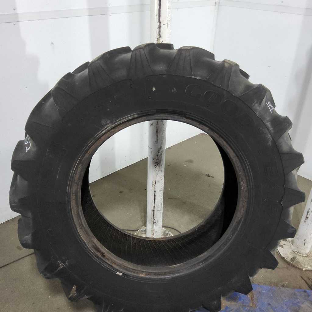 12.4R24 Goodyear Farm Dyna Torque Radial II R-1 122B 60%