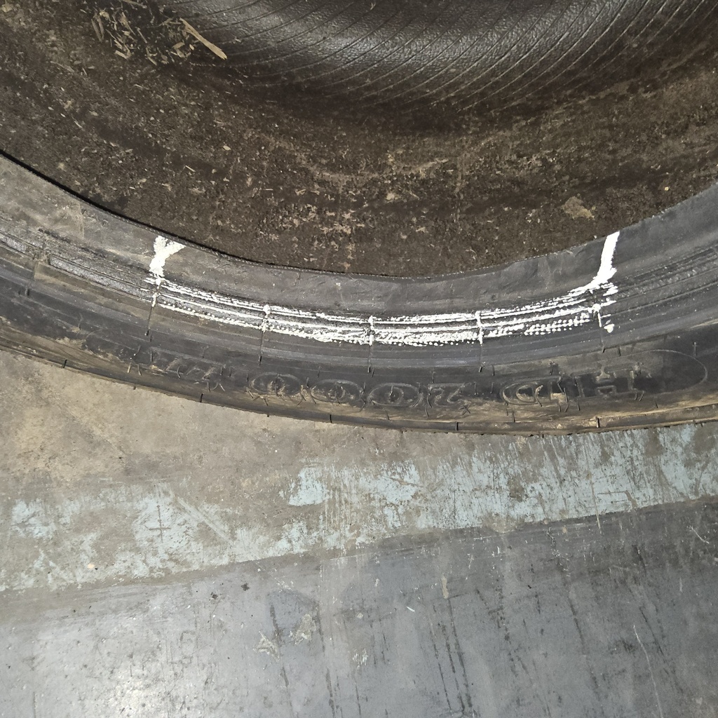 33x15.50-16.5NHS Titan Farm HD2000 II SS R-4 G (14 Ply), 99%