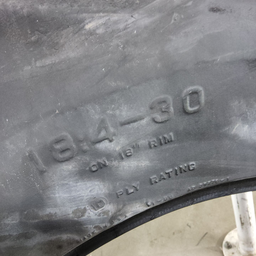 18.4-30 Firestone Champion Spade Grip R-2 E (10 Ply), 35%