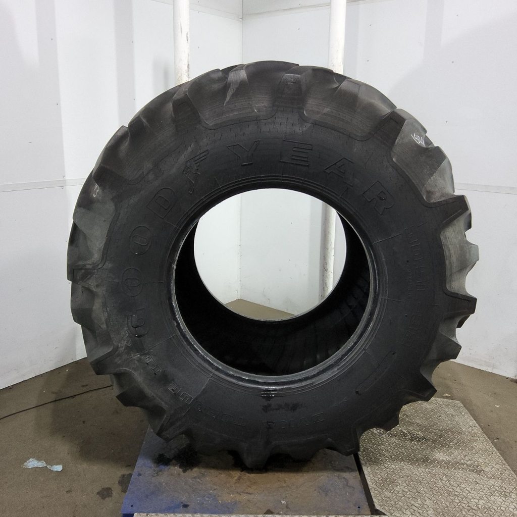 30.5L-32 Goodyear Farm Dyna Torque II R-1 G (14 Ply), 85%