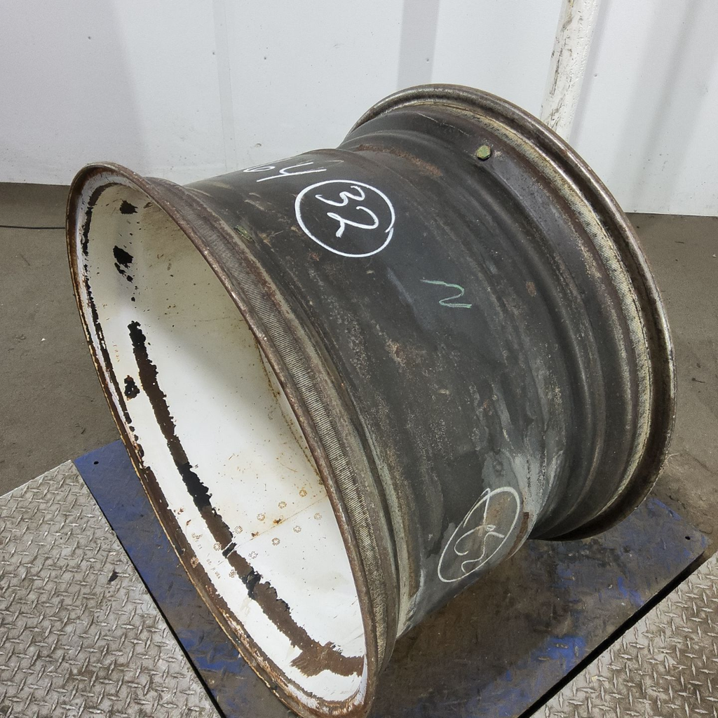 21"W x 32"D, New Holland White 16-Hole Stub Disc , -2.25" Offset