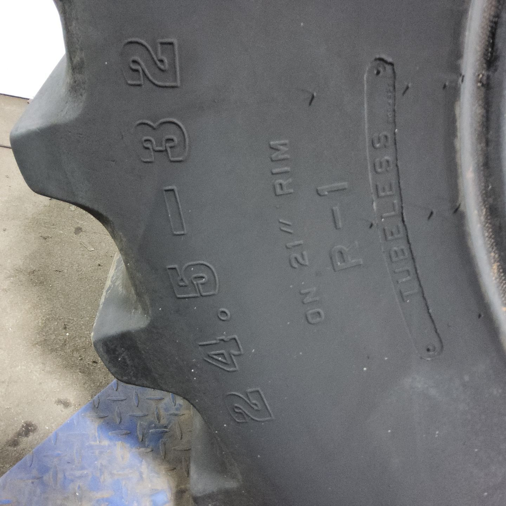 24.5-32 Firestone Super All Traction 23 R-1 E (10 Ply), 50%