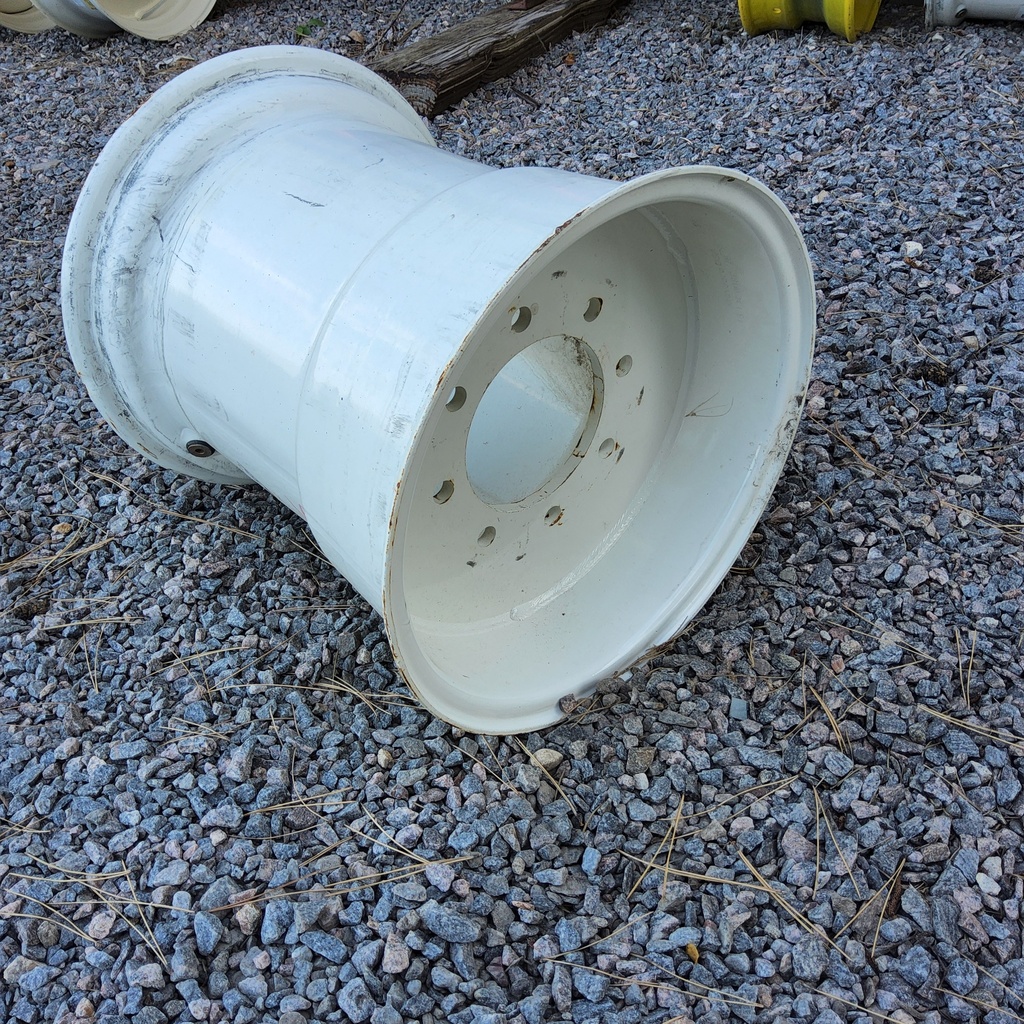 18"W x 16.1"D, New Holland White 8-Hole Spun Disc