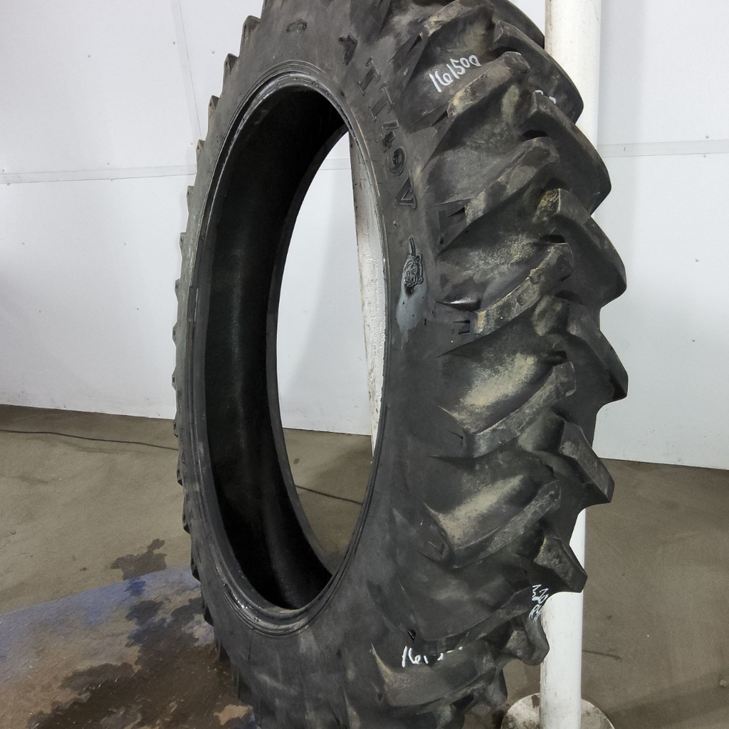 320/90R46 Titan Farm TT49V Radial R-1W 148B 85%