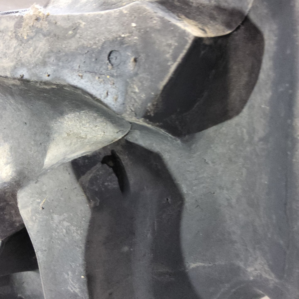 320/90R46 Titan Farm TT49V Radial R-1W 148B 85%