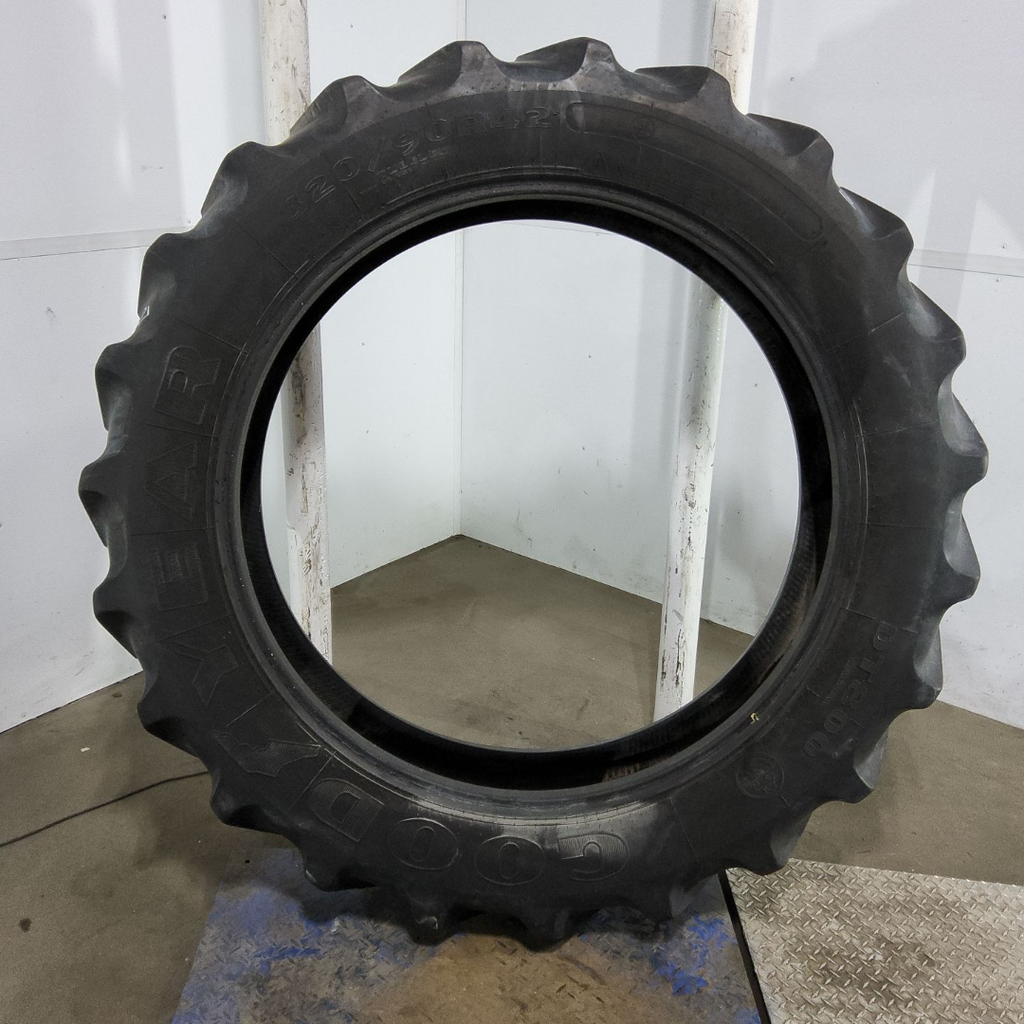 320/90R42 Goodyear Farm DT800 R-1W 147B 40%