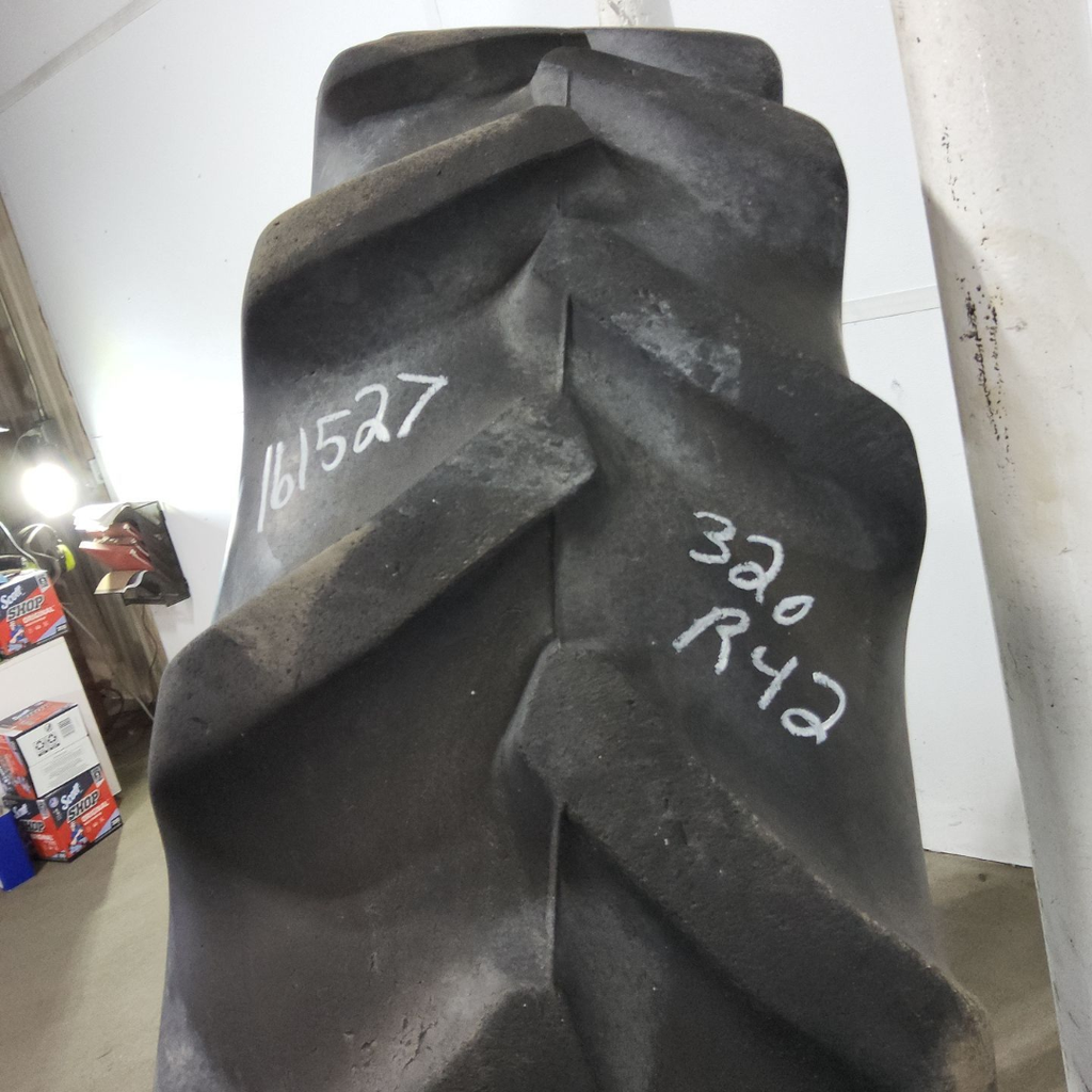 320/90R42 Goodyear Farm DT800 R-1W 147B 40%
