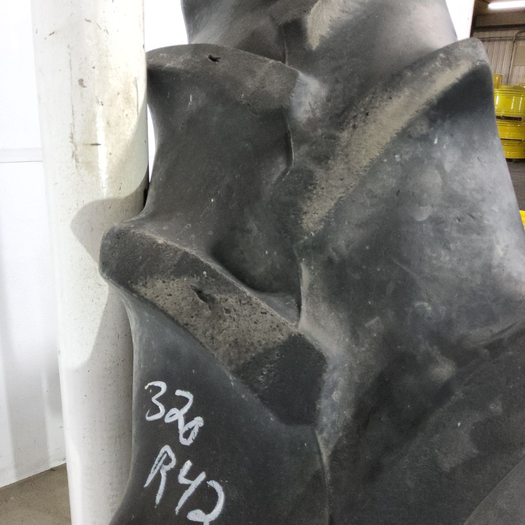 320/90R42 Goodyear Farm DT800 R-1W 147B 40%