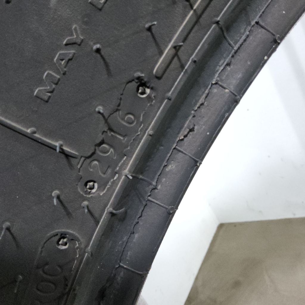 320/90R42 Goodyear Farm DT800 R-1W 147B 40%