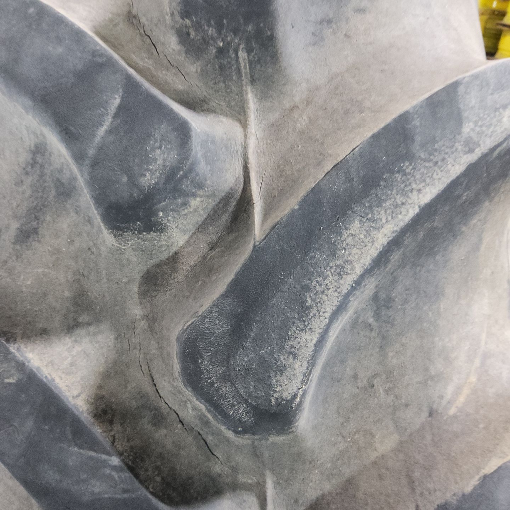 380/90R46 Firestone Radial 9000 R-1W 152B 65%