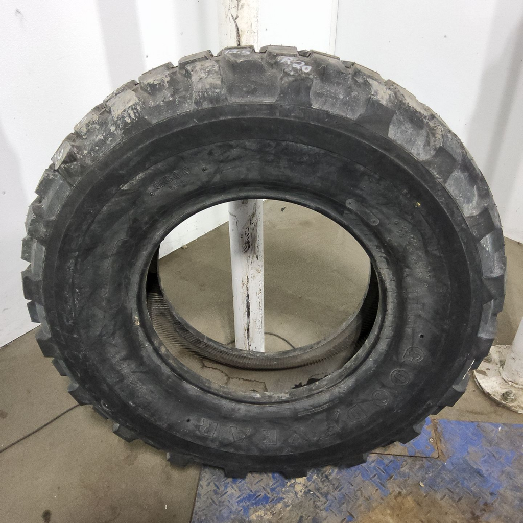 335/80R20 Goodyear G800 Lug 132G  F (12 Ply), 90%